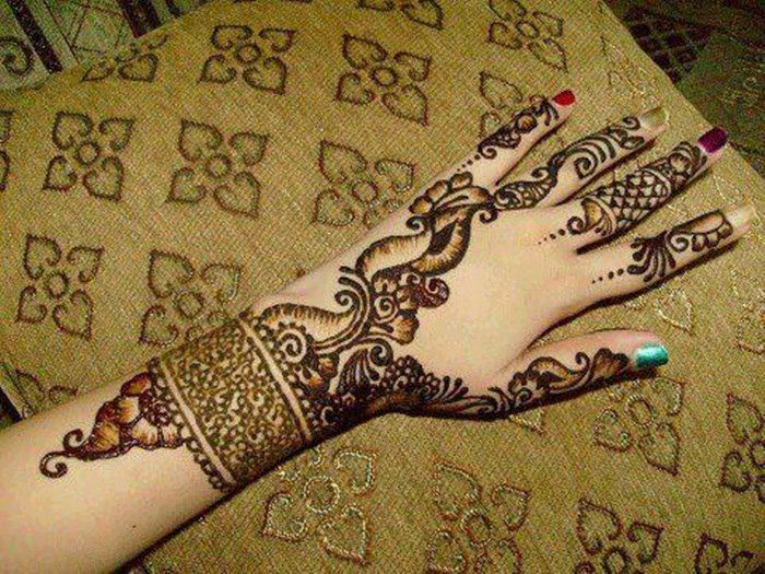 Simple Mehndi Designs For Hand