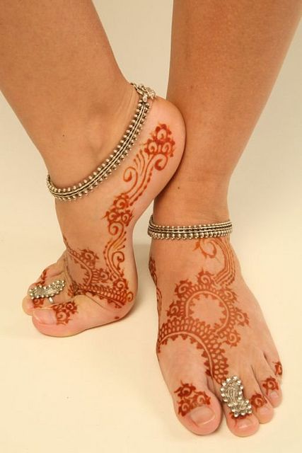 Barefoot henna design