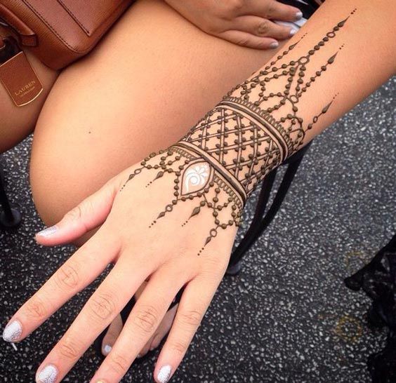 Henna Mendie Tattoo design
