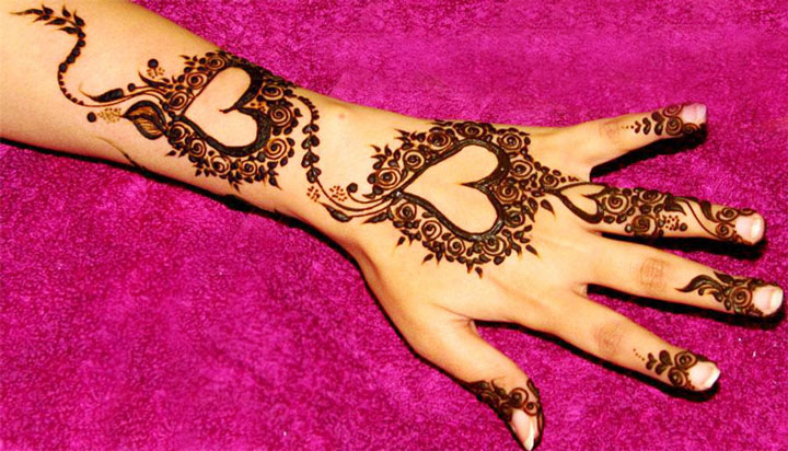 Henna Wrist hearts designs