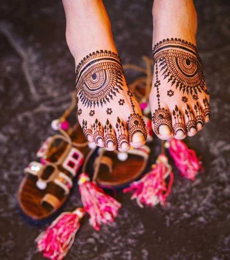 Lovely bridal foot mehndi design