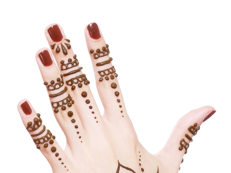 Lovely Easy Mehndi Design For Fingers