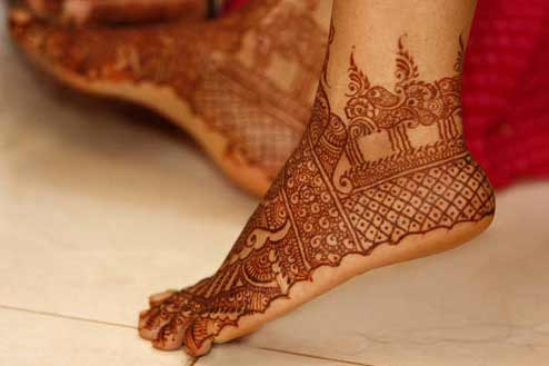 nice mehndi foot design bridal
