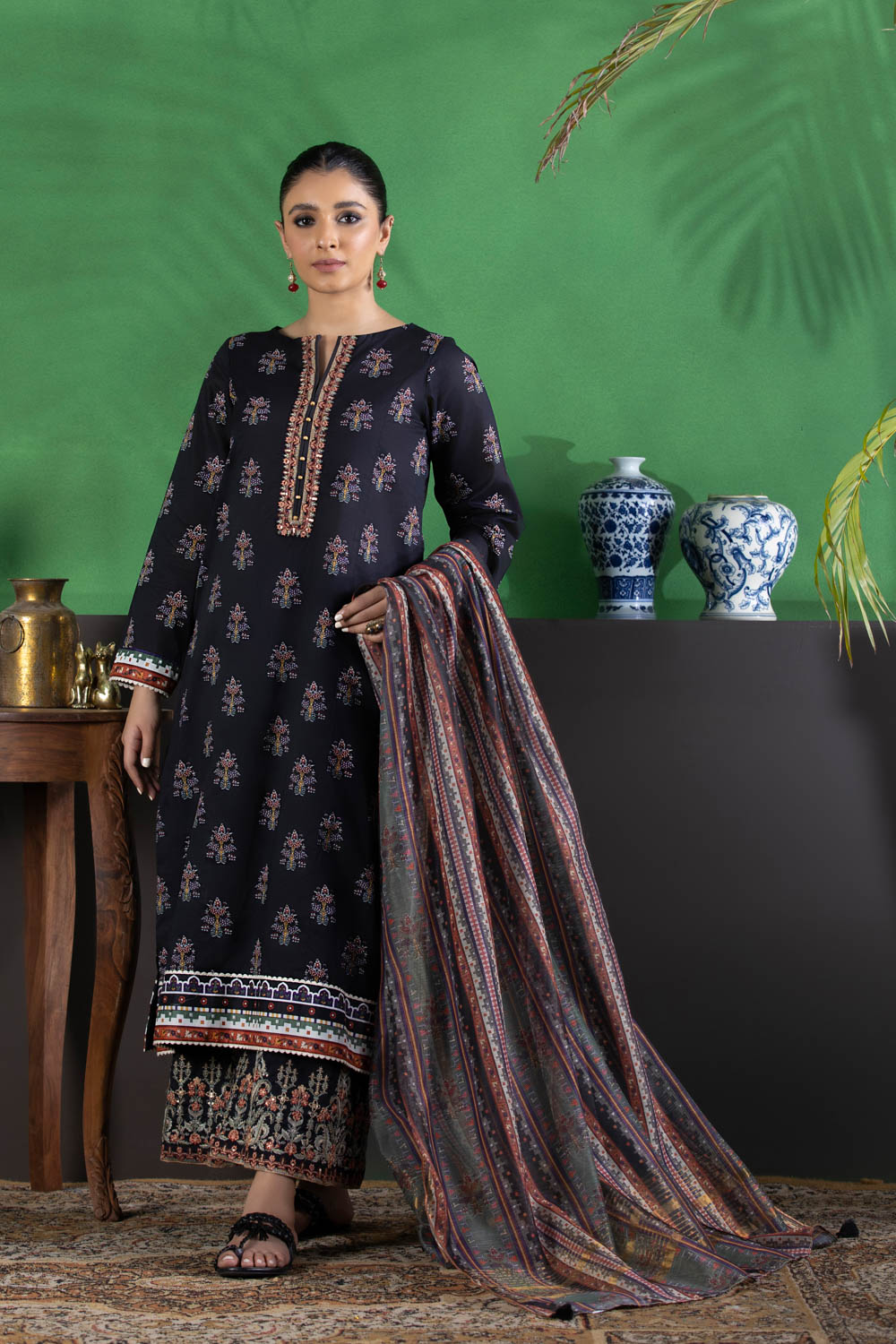 Embroidered Lawn 3 Pc Suit